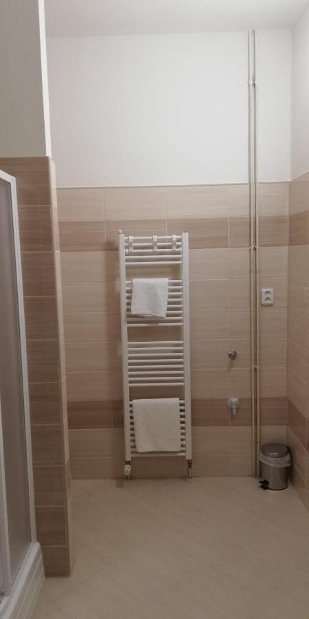 Booking Trzni Decin Exterior photo