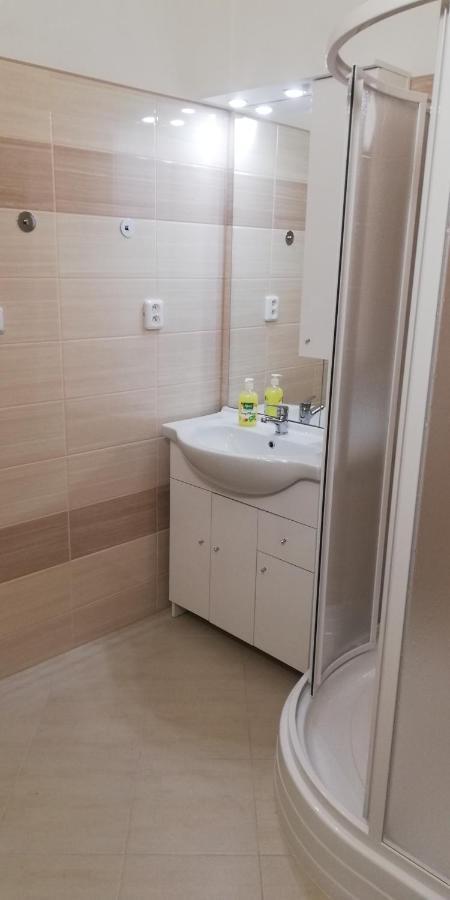 Booking Trzni Decin Exterior photo